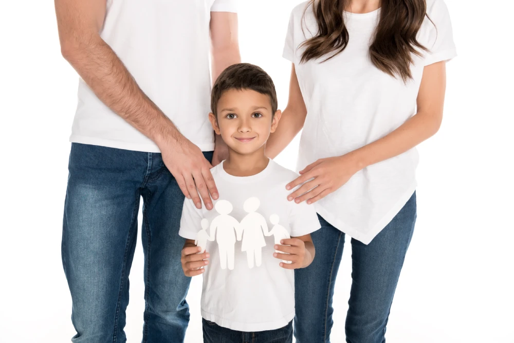 partial view of smiling little boy with family mod 2026 01 06 00 08 56 utc.webp